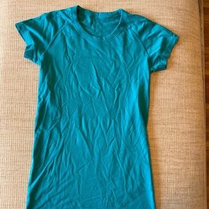 Lululemon swiftly tech short sleeve size 6